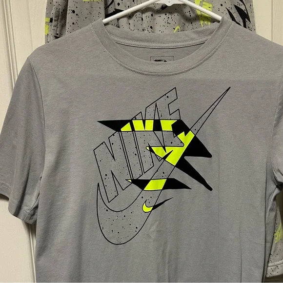 Nike Light Gray and Neon Yellow Men's Tee with matching shorts - Picture 4 of 4